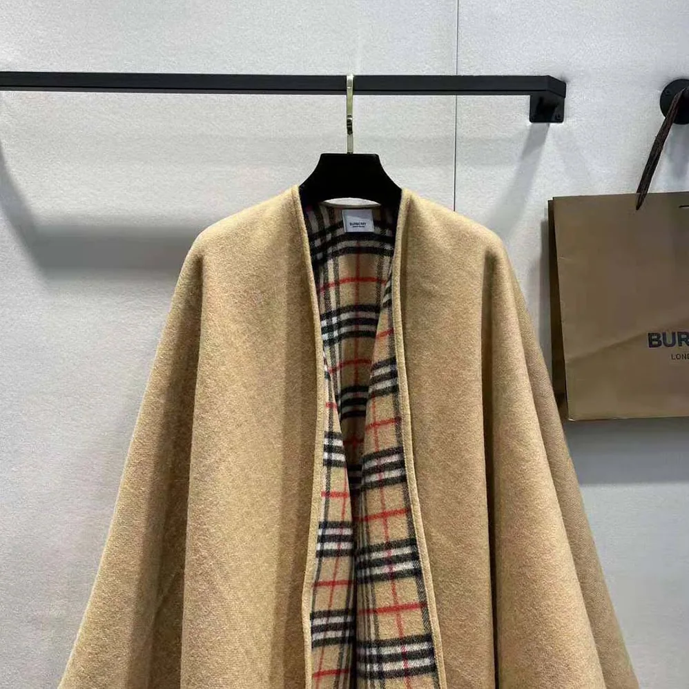 Burberry Reversible Check Wool Cape for Women in Beige Burberry Reversible Check Wool Cape for Women in Beige