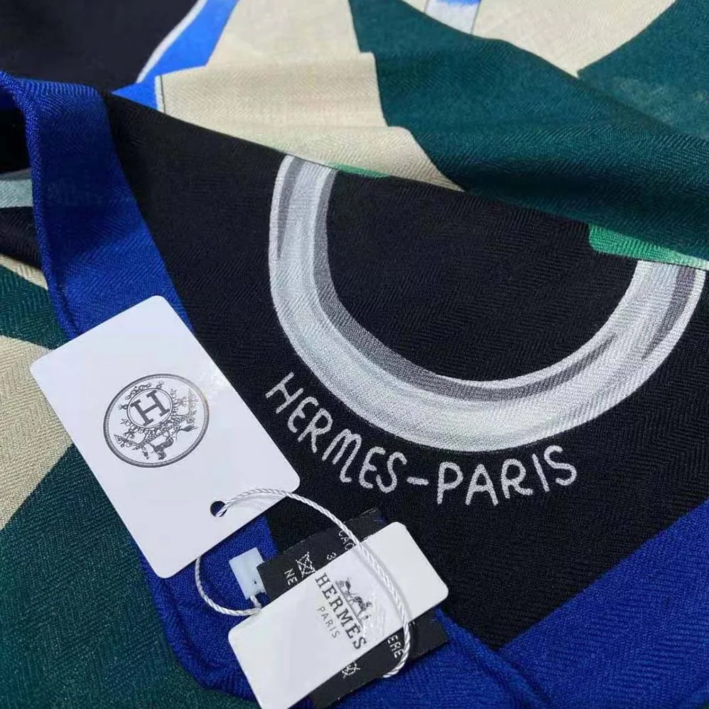 Hermes Figure Artistique Scarf 90 for Women in Green Hermes Figure Artistique Scarf 90 for Women in Green
