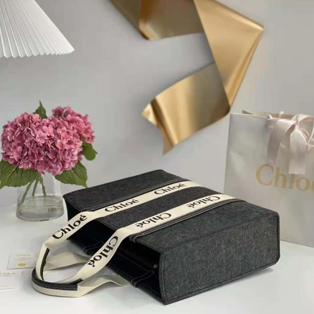 Chloe Large Woody Tote Bag in Recycled Felt and Shiny Calfskin for Women in Gray Chloe Large Woody Tote Bag in Recycled Felt and Shiny Calfskin for Women in Gray