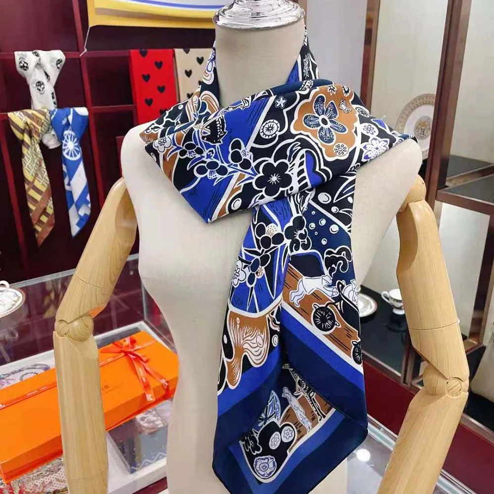 Hermes Bingata Shawl 140 in Cashmere and Silk with Hand-Rolled Edges for Women in Navy Hermes Bingata Shawl 140 in Cashmere and Silk with Hand-Rolled Edges for Women in Navy