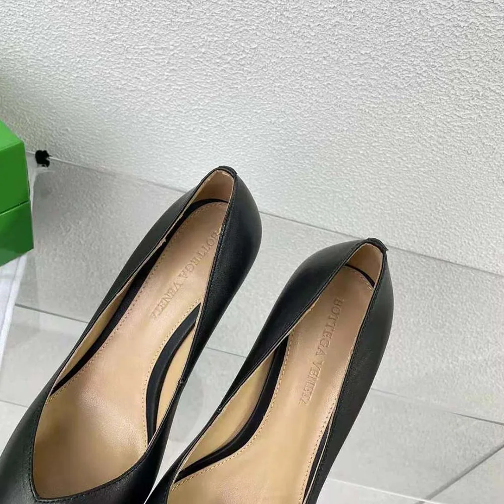 Bottega Veneta Punta Pump in 10 cm Heel Height for Women in Black Bottega Veneta Punta Pump in 10 cm Heel Height for Women in Black