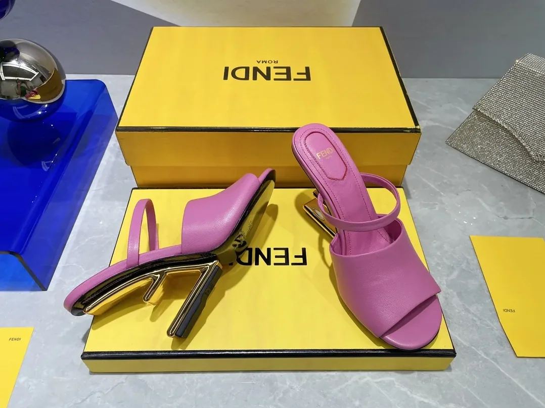 Fendi First Dark Pink High in Heeled Sandals Fendi First Dark Pink High in Heeled Sandals