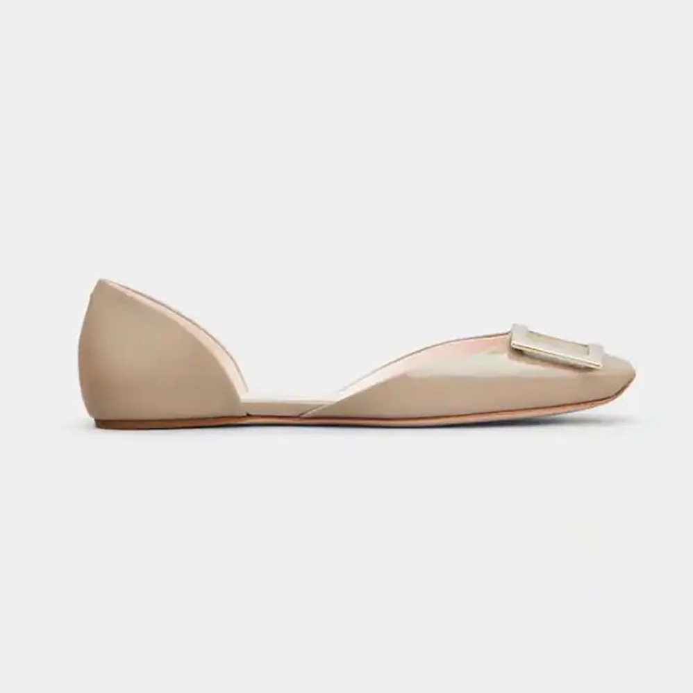 Roger Vivier Trompette Dorsay Metal Buckle Ballerinas in Patent Leather for Women in Beige Roger Vivier Trompette Dorsay Metal Buckle Ballerinas in Patent Leather for Women in Beige
