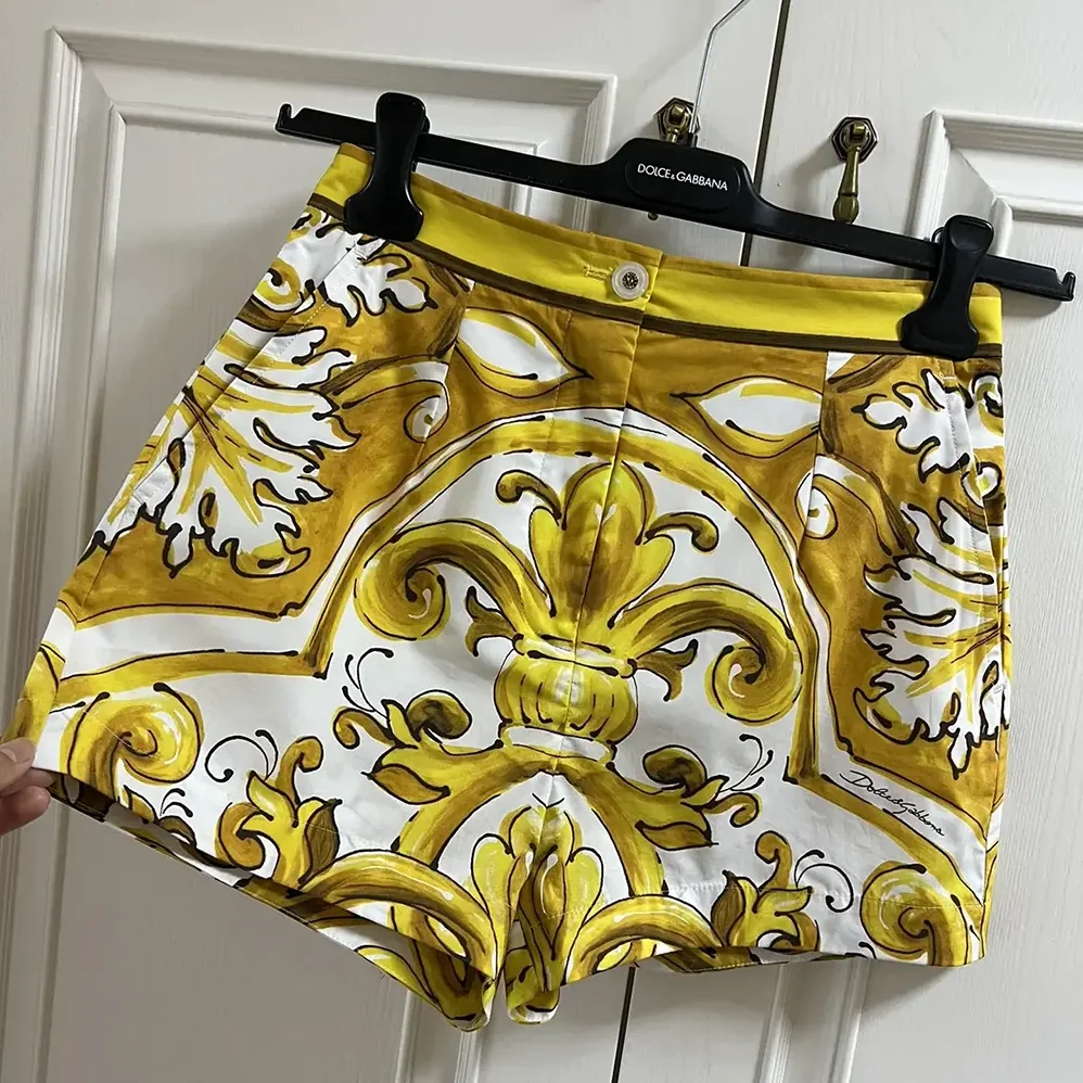 Dolce Gabbana D&G Cotton Poplin Shorts with Majolica Print for Women
