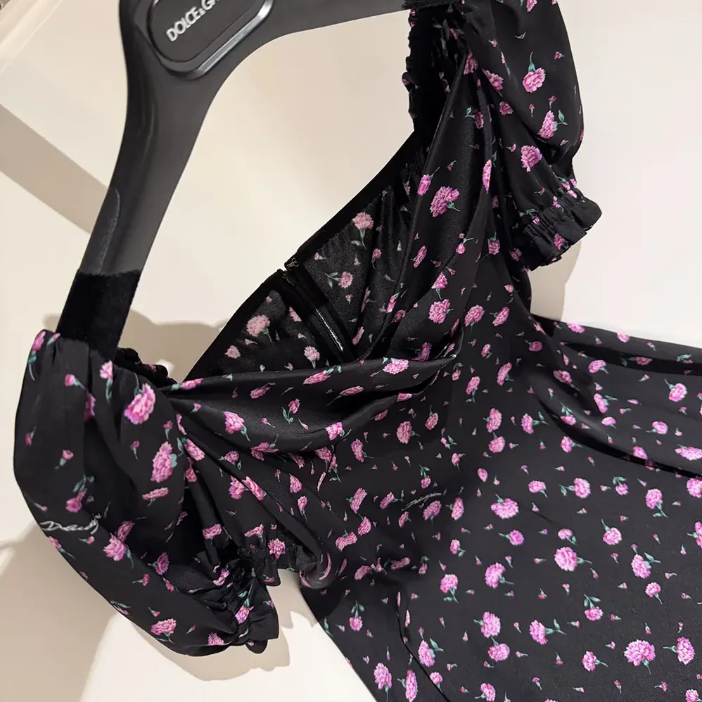 Dolce Gabbana D&G Carnations for Women in Print Dress Dolce Gabbana D&G Carnations for Women in Print Dress