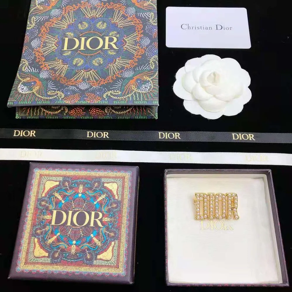 Dior Dio(r)evolution Brooch Gold-Finish Metal and White Resin Pearls for Women Dior Dio(r)evolution Brooch Gold-Finish Metal and White Resin Pearls for Women