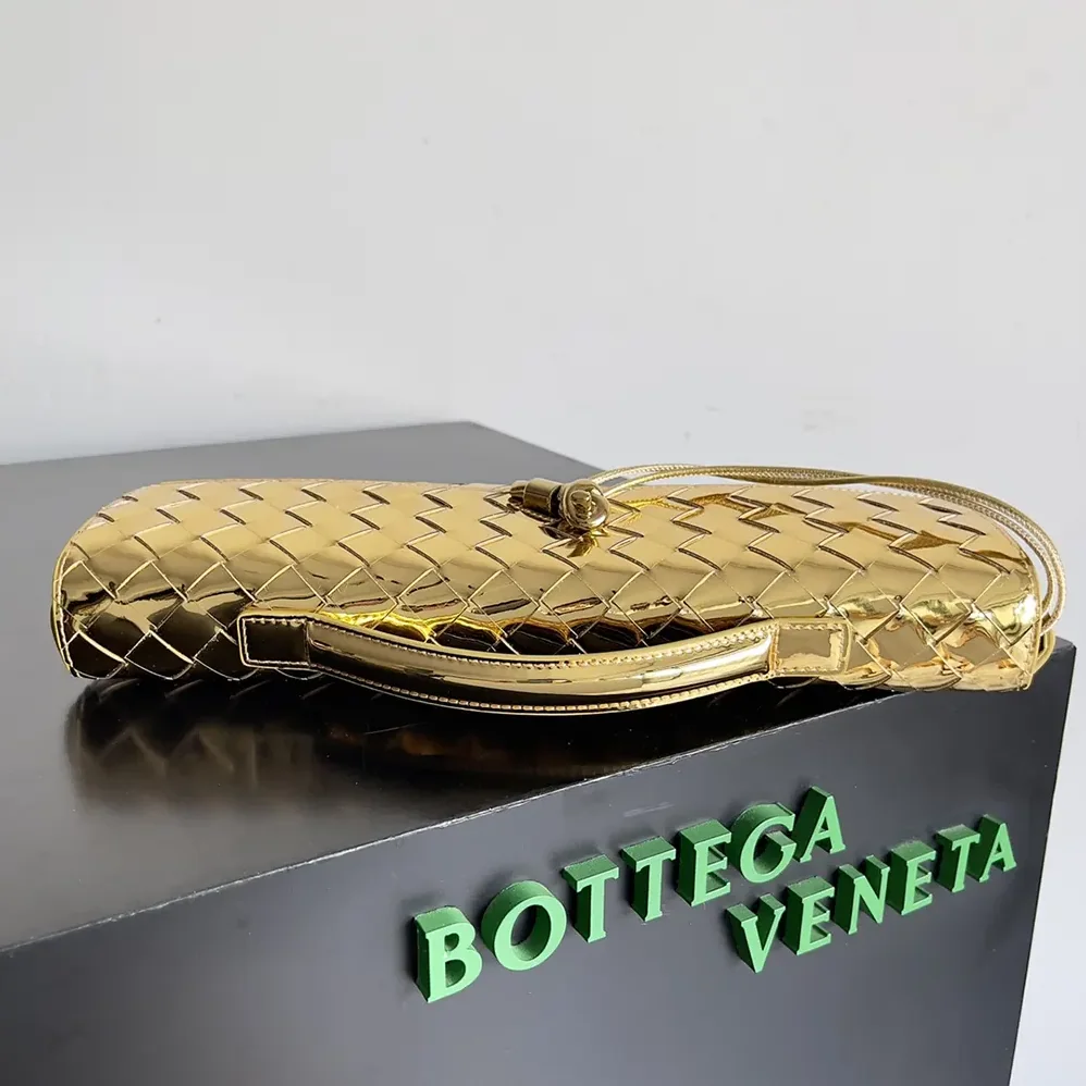 Bottega Veneta Andiamo Clutch in Intrecciato Leather for Women in Gold Bottega Veneta Andiamo Clutch in Intrecciato Leather for Women in Gold
