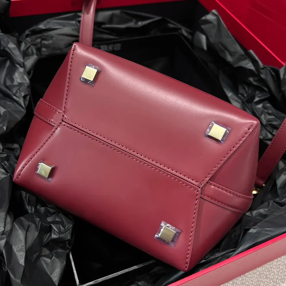 Saint Laurent YSL Le 37 Small in Shiny Leather for Women in Maroon Saint Laurent YSL Le 37 Small in Shiny Leather for Women in Maroon