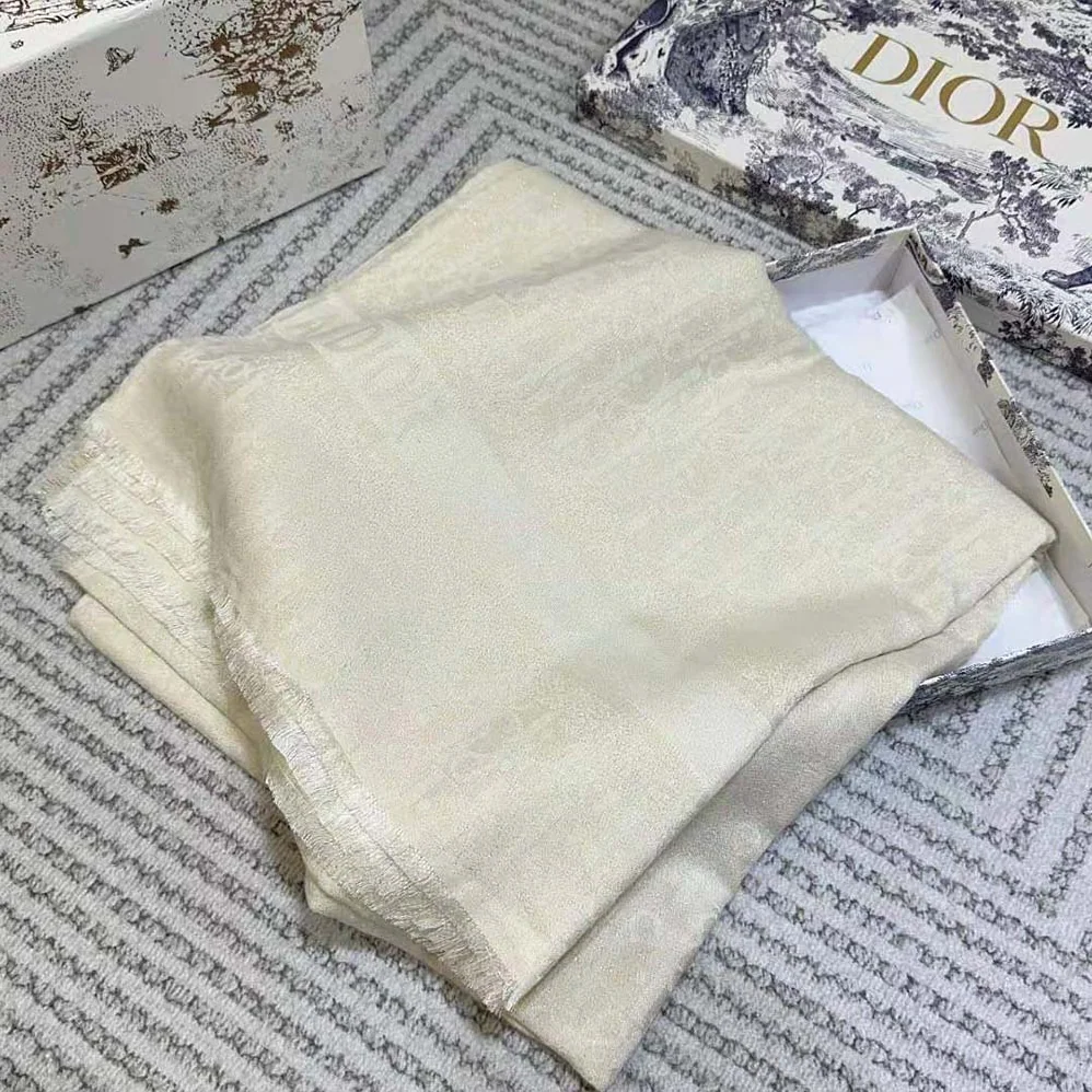 Dior Oblique Shawl Gold-Tone Silk Blend and Metallic Thread for Unisex Dior Oblique Shawl Gold-Tone Silk Blend and Metallic Thread for Unisex