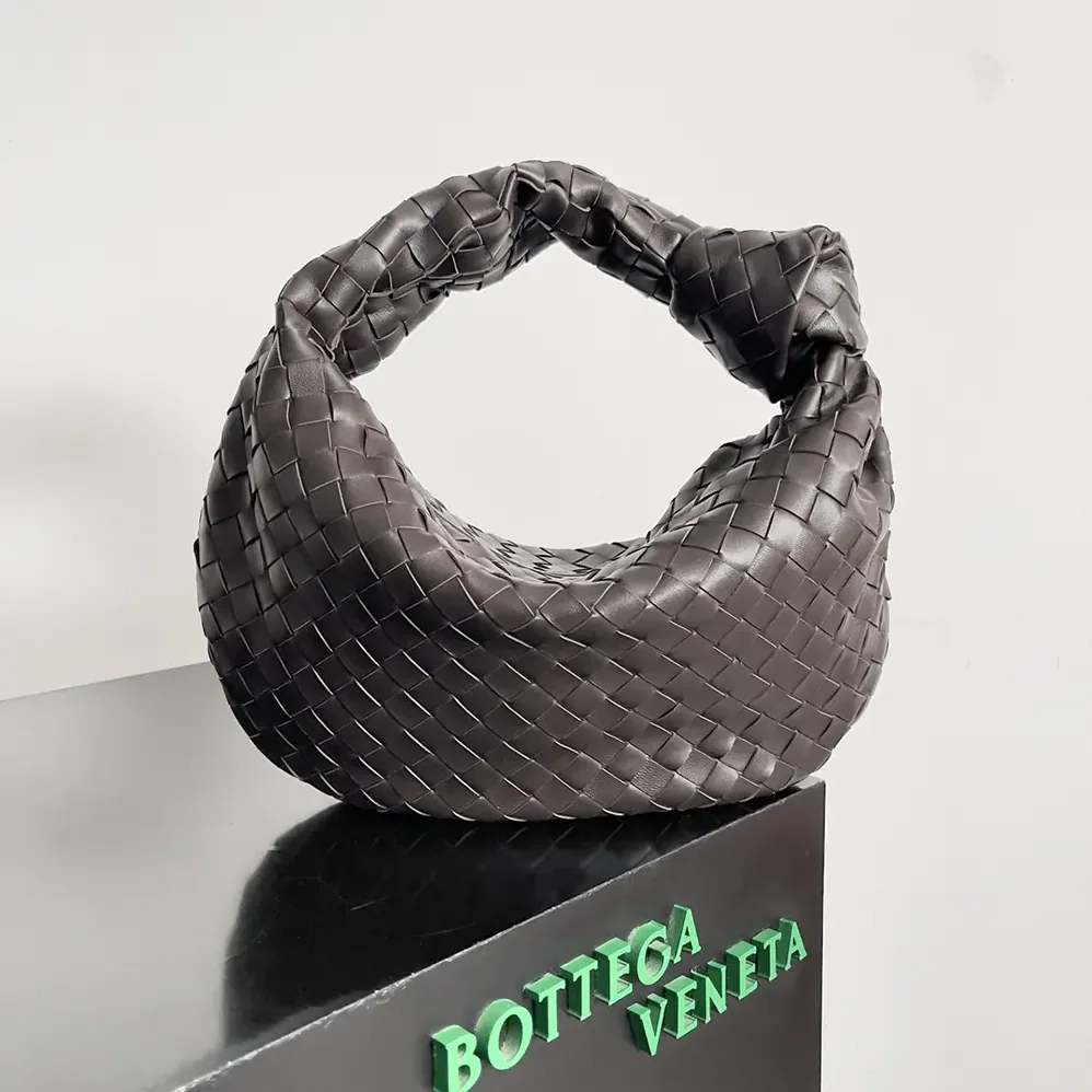 Bottega Veneta Small Jodie for Women in Chocolate Bottega Veneta Small Jodie for Women in Chocolate