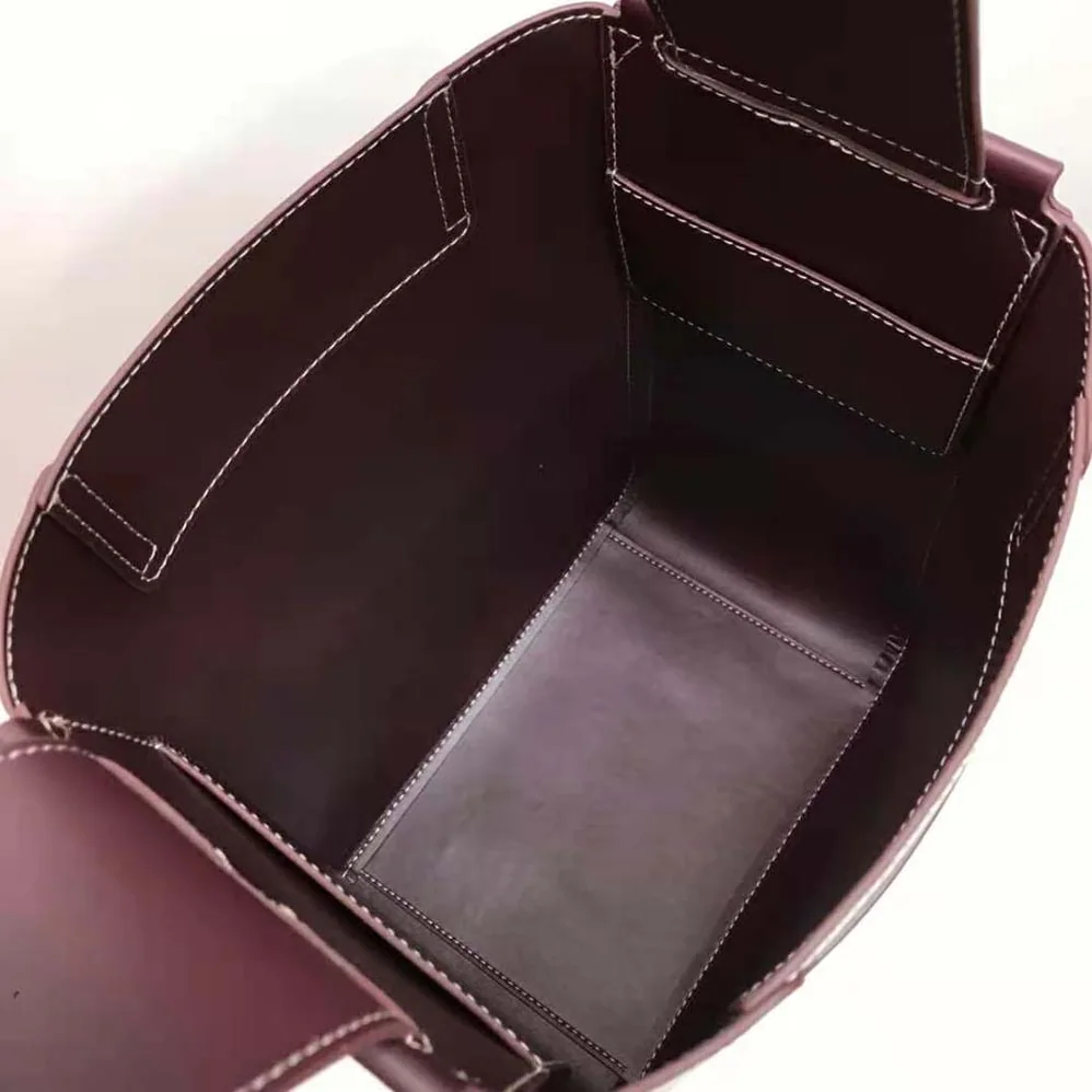 Burberry Large Leather Basket Bag for Women in Maroon Burberry Large Leather Basket Bag for Women in Maroon