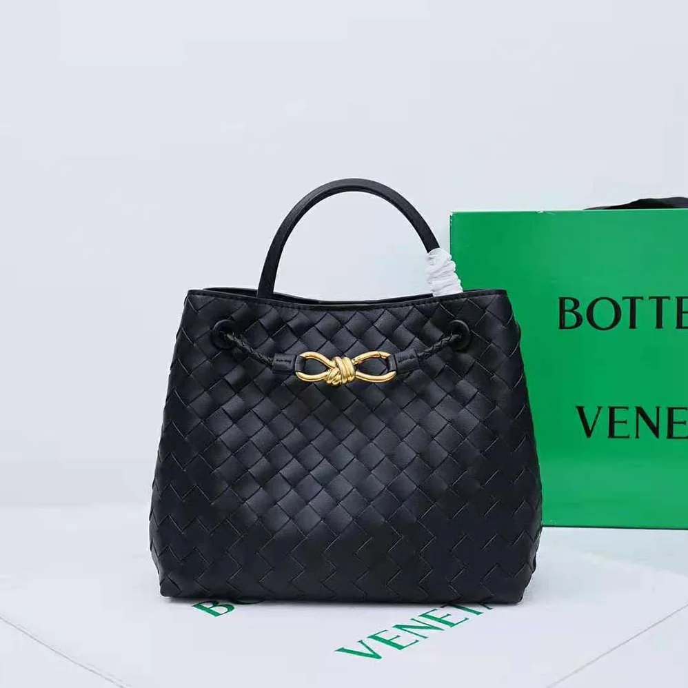 Bottega Veneta Small Andiamo in Lambskin Leather for Women in Black
