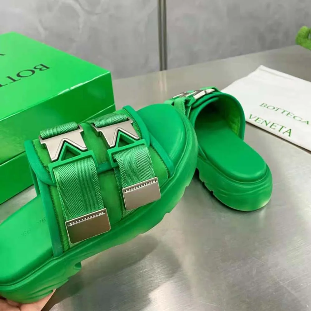 Bottega Veneta Flash Padded Technical Fabric Flat Sandals for Women in Green Bottega Veneta Flash Padded Technical Fabric Flat Sandals for Women in Green
