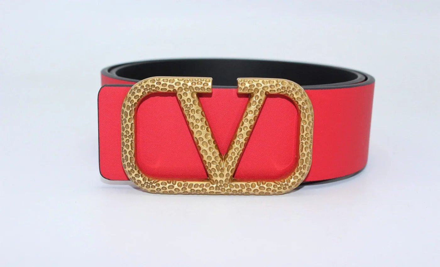 REVERSIBLE V LOGO SIGNATURE BELT IN GLOSSY CALFSKIN