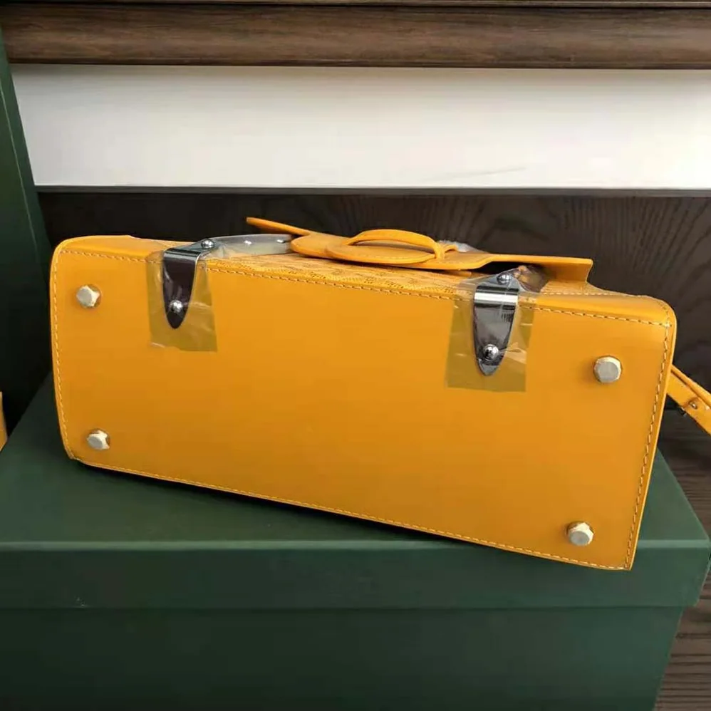Goyard Sac Saïgon PM in Toile Goyardine & Clamecy Calfskin for Women in Yellow Goyard Sac Saïgon PM in Toile Goyardine & Clamecy Calfskin for Women in Yellow