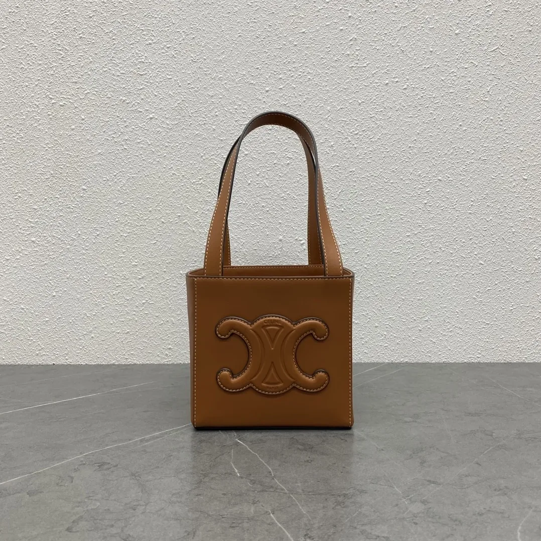 Celine Cube Bag Cuir Triomphe Square Tan / Celine Cube Bag Cuir Triomphe Square Tan /