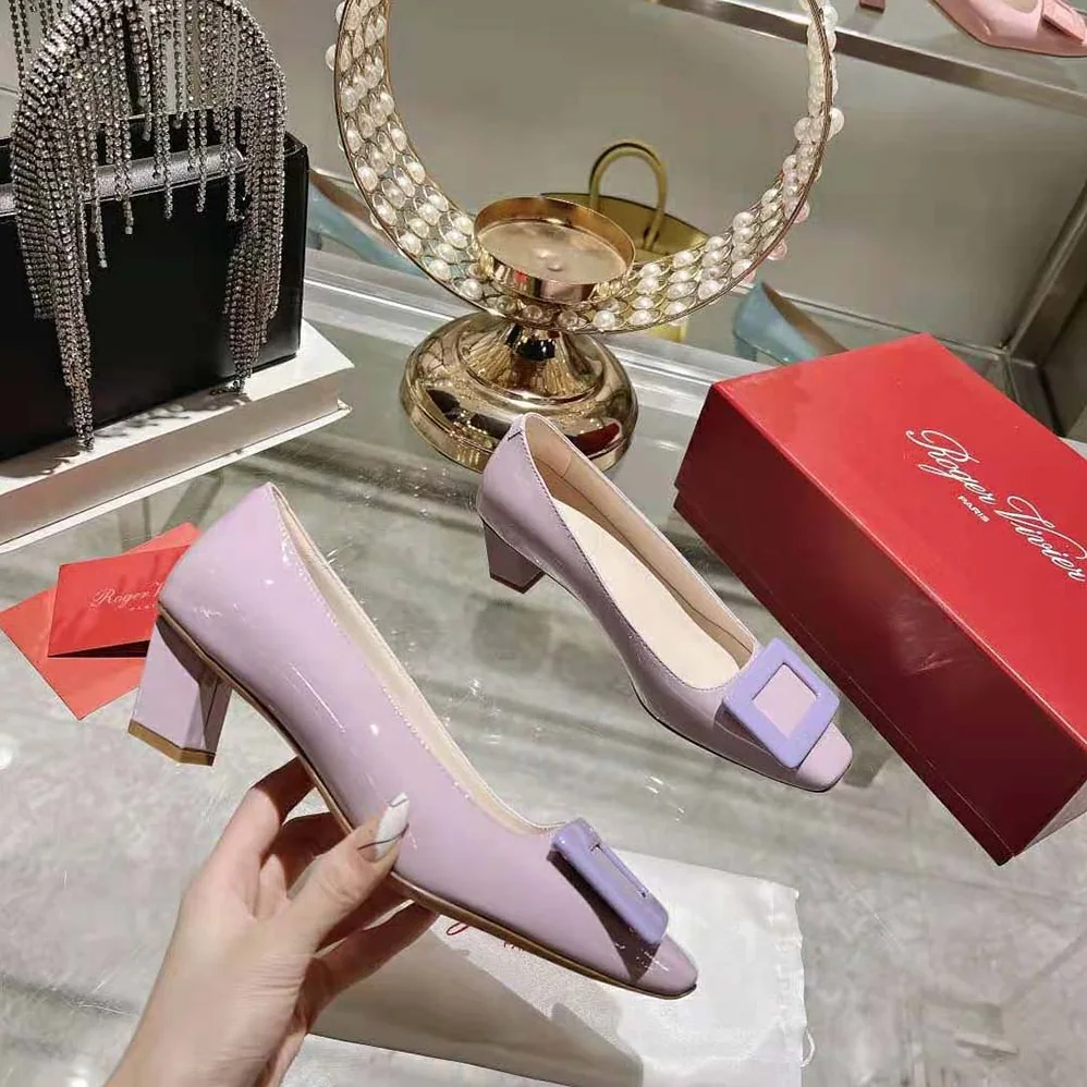 Roger Vivier Patent Leather Belle Vivier Pumps for Women in Purple Roger Vivier Patent Leather Belle Vivier Pumps for Women in Purple