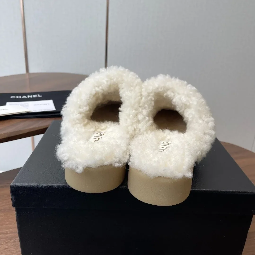 Chanel Shearling Two in Tone Mules Beige/Black Chanel Shearling Two in Tone Mules Beige/Black