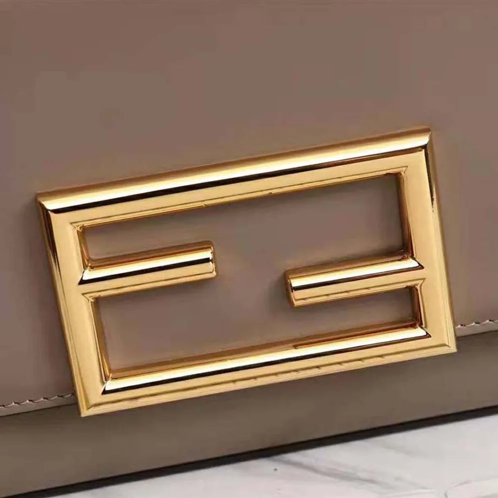 Fendi Wallet on Chain with Pouches Leather Mini-Bag for Women in Brown Fendi Wallet on Chain with Pouches Leather Mini-Bag for Women in Brown