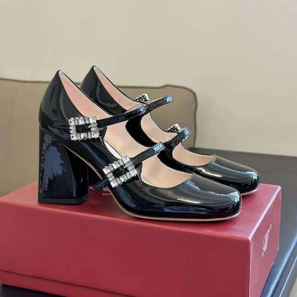 Roger Vivier Trés Vivier Strass Buckle Mini Babies Pumps in Patent Leather for Women Roger Vivier Trés Vivier Strass Buckle Mini Babies Pumps in Patent Leather for Women