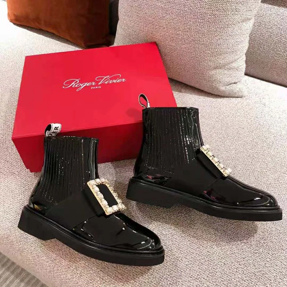Roger Vivier Chelsea Viv' Rangers Strass Buckle Ankle Boots for Women in Black