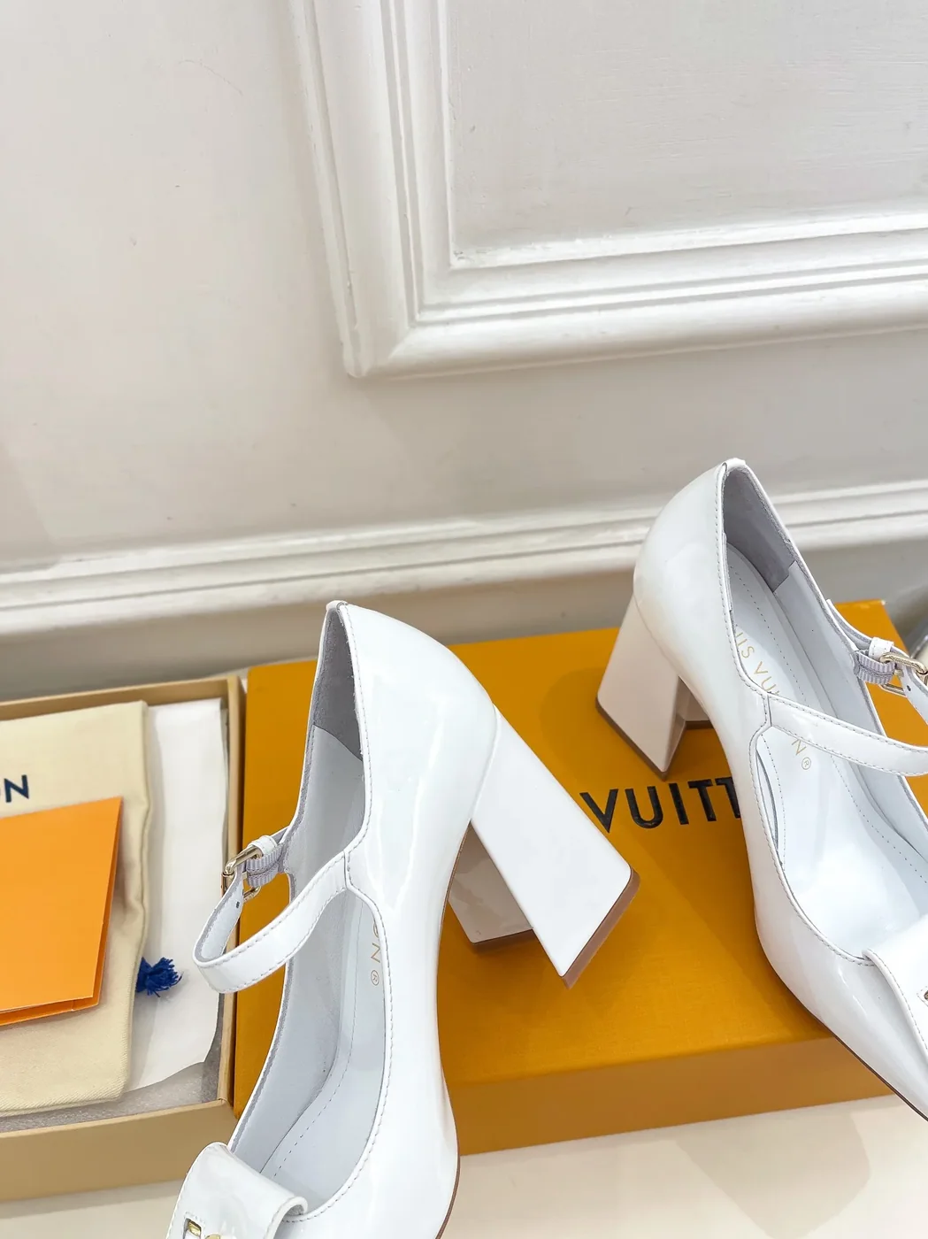 Louis Vuitton Shake Pump White / 2.2 in inch Louis Vuitton Shake Pump White / 2.2 in inch