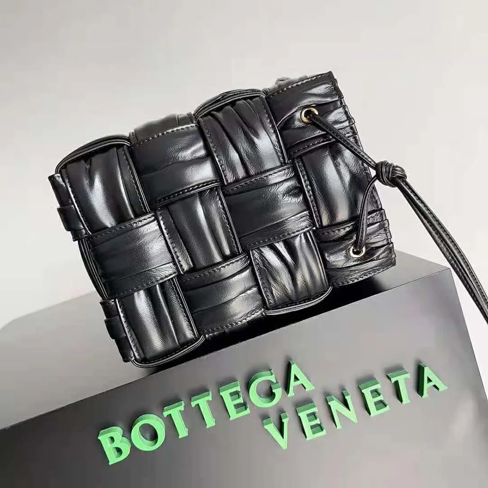 Bottega Veneta Small Cassette Bucket Bag in Lambskin Leather for Women in Black Bottega Veneta Small Cassette Bucket Bag in Lambskin Leather for Women in Black
