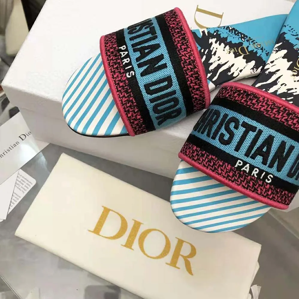 Dior Dway Slide Blue Multicolor D for Women in Jungle Pop Embroidered Cotton Dior Dway Slide Blue Multicolor D for Women in Jungle Pop Embroidered Cotton