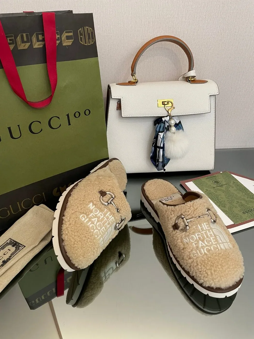 Gucci x The North Face Slippers Beige DEB70 Gucci x The North Face Slippers Beige DEB70