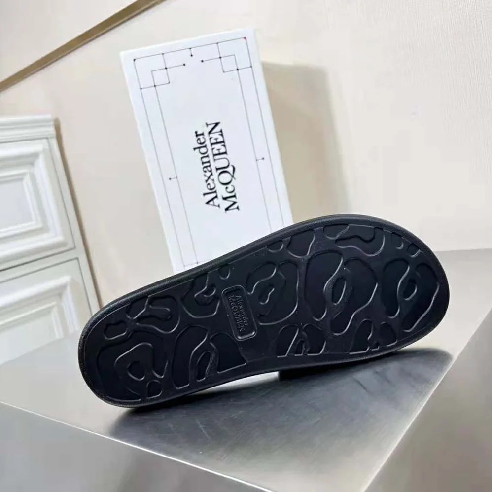 Alexander Mcqueen Mcqueen Graffiti Rubber Pool Slide in Black for Unisex in White