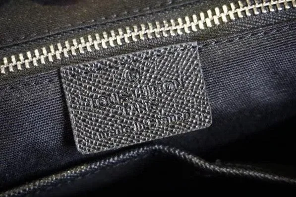 Amazing Porte-Documents Voyage PM Taiga Leather