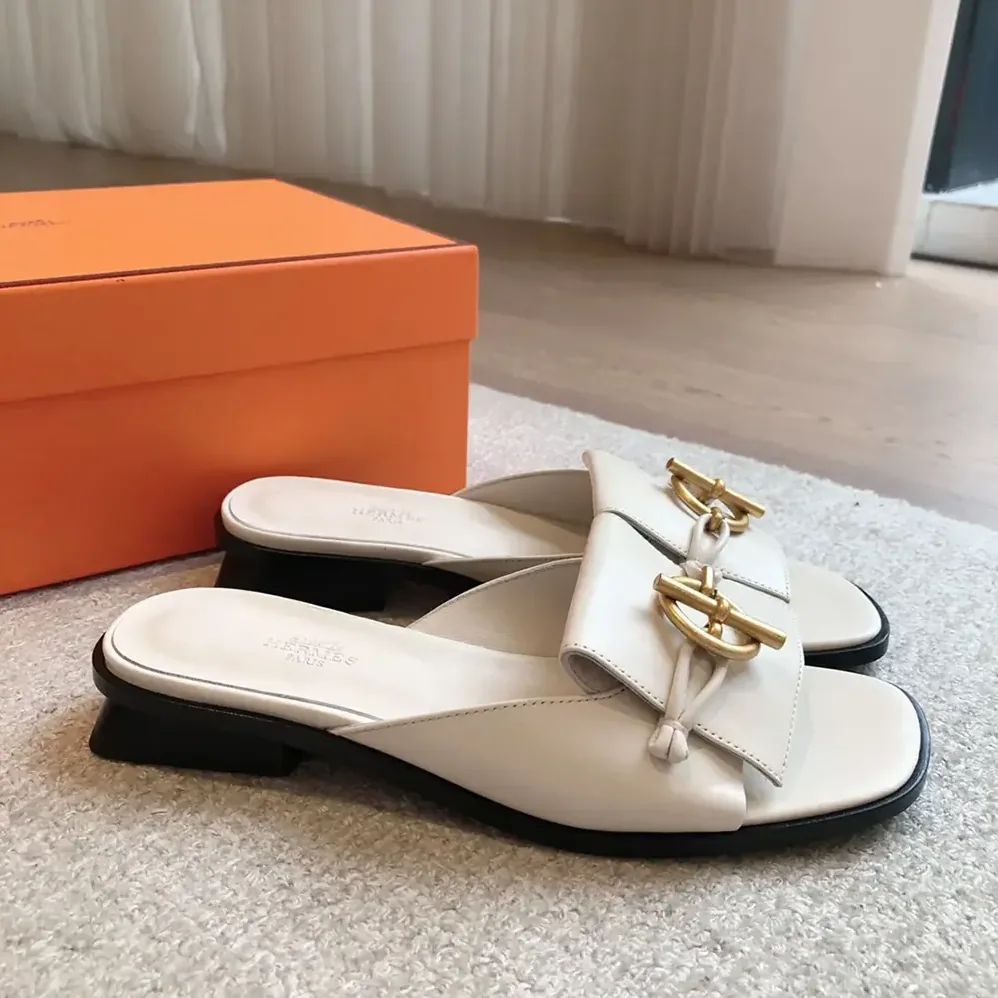 Hermes Isle Sandal in Calfskin Leather-White H241145Z for Women Hermes Isle Sandal in Calfskin Leather-White H241145Z for Women