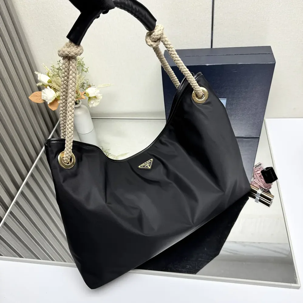 Prada Mariner Large Re-Nylon Shoulder Bag for Women in Black Prada Mariner Large Re-Nylon Shoulder Bag for Women in Black