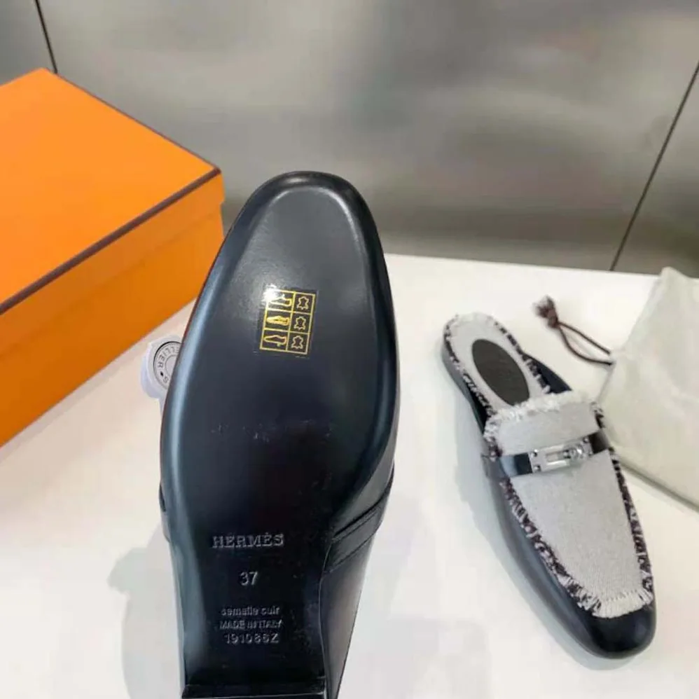 Hermes OZ Mule in Calfskin Leather for Women in Black