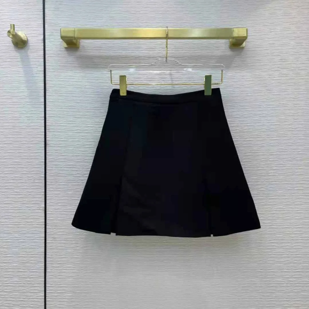 Dior Dioramour Miniskirt with Heart-Shaped Pockets Black Wool and Silk for Women Dior Dioramour Miniskirt with Heart-Shaped Pockets Black Wool and Silk for Women