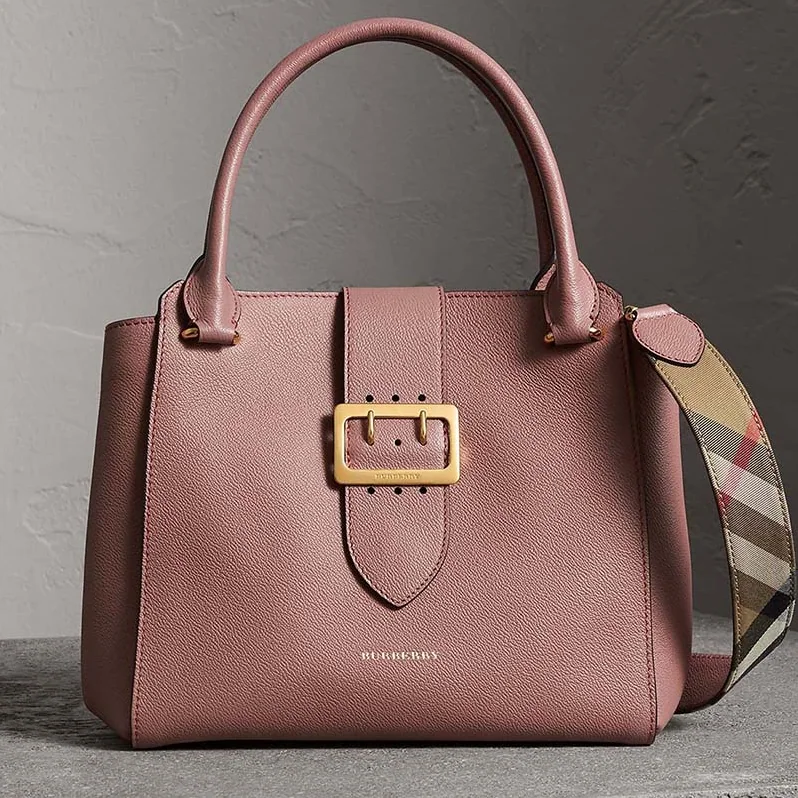 Burberry Medium Buckle Tote in Grainy Leather in Pink