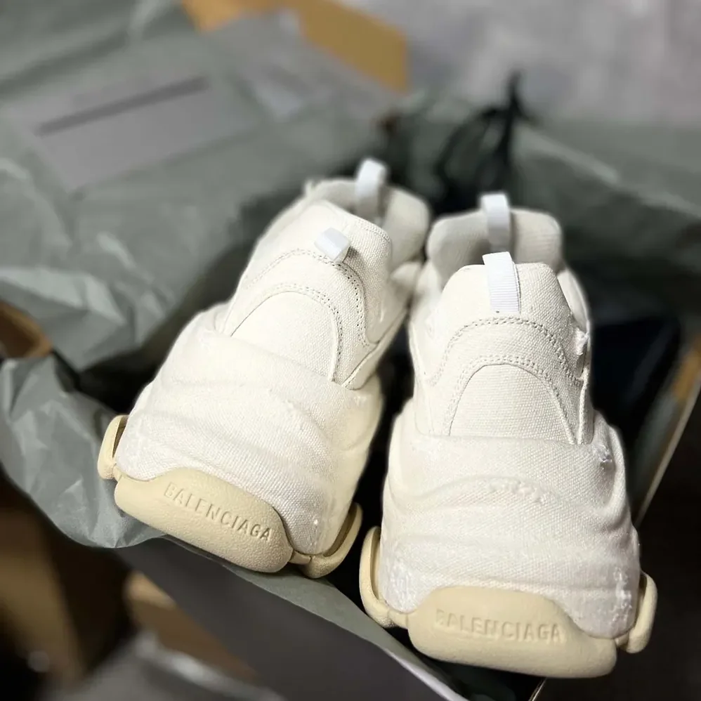Balenciaga Triple S Sneaker in Beige for Unisex Balenciaga Triple S Sneaker in Beige for Unisex
