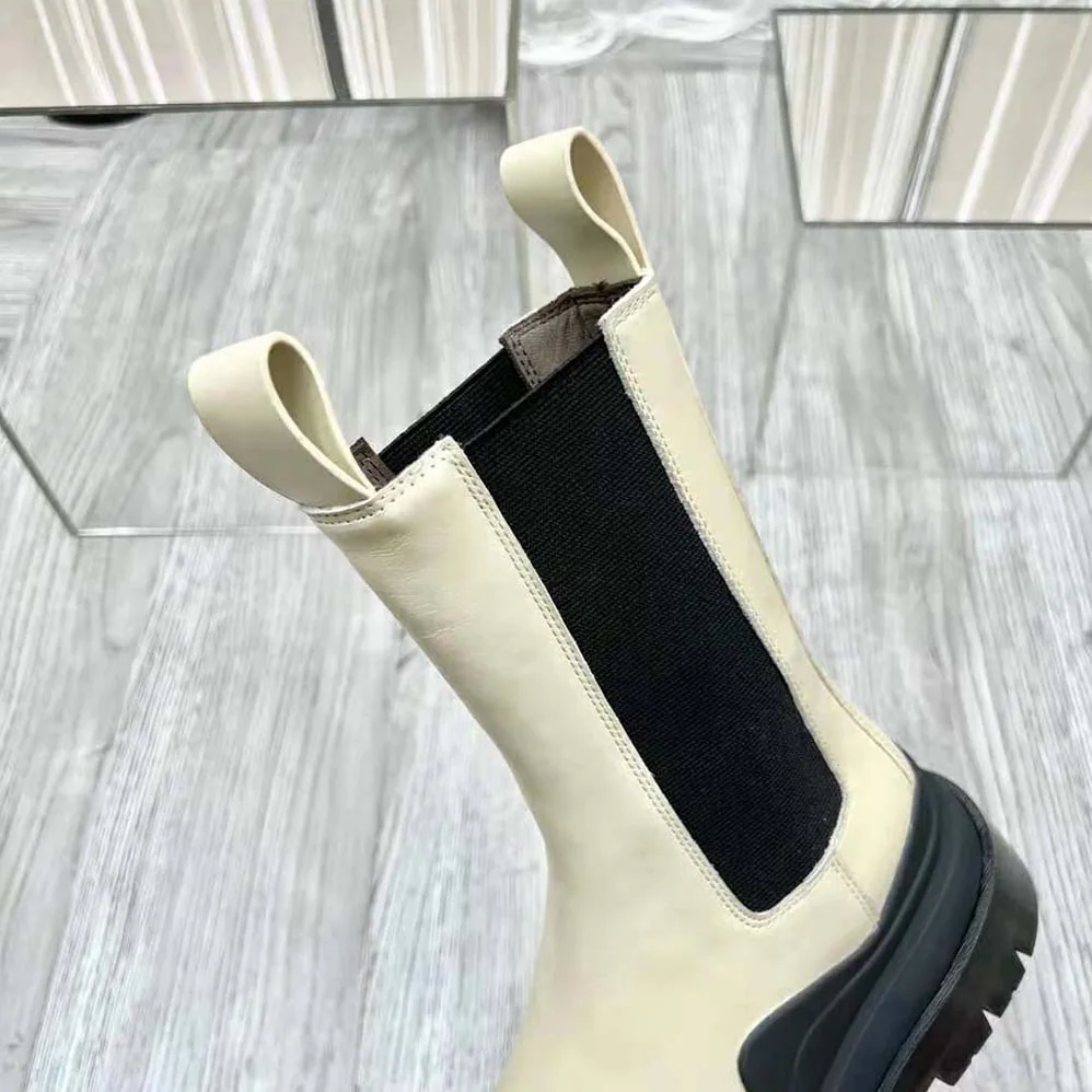 Bottega Veneta Tire Chelsea Boot in Vegetally-Tanned Leather for Unisex in White