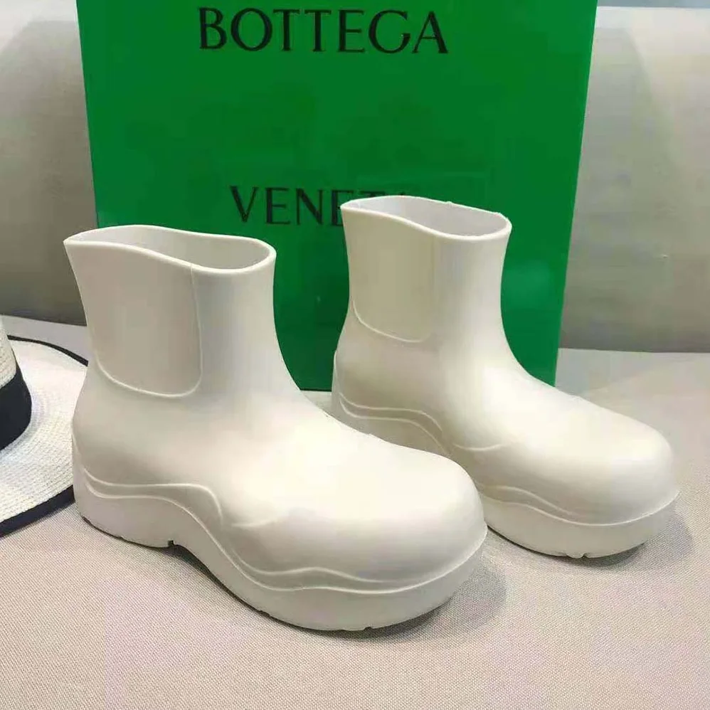 Bottega Veneta Puddle Ankle Boot for Unisex in White