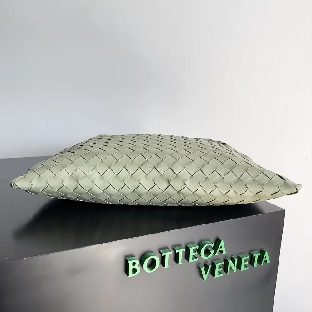Bottega Veneta Hop Shoulder Bag in Calfskin Leather for Women in Olive