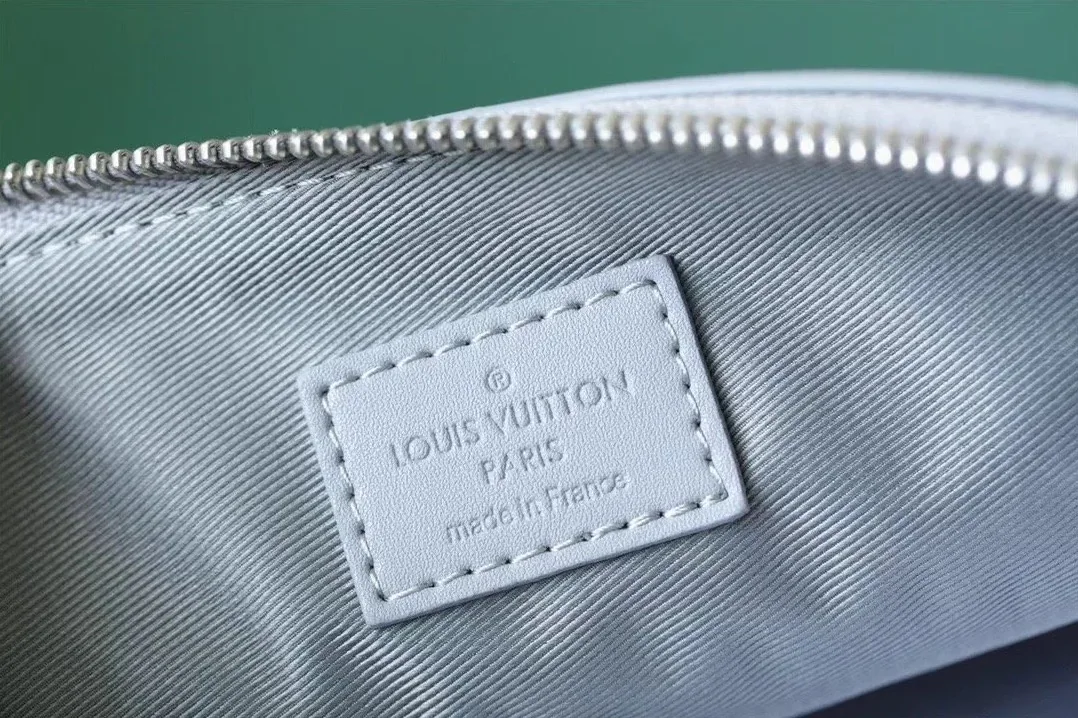 Louis Vuitton Pochette Ipad Clutch & Pouch in Blue Aerogram Silver Hardware