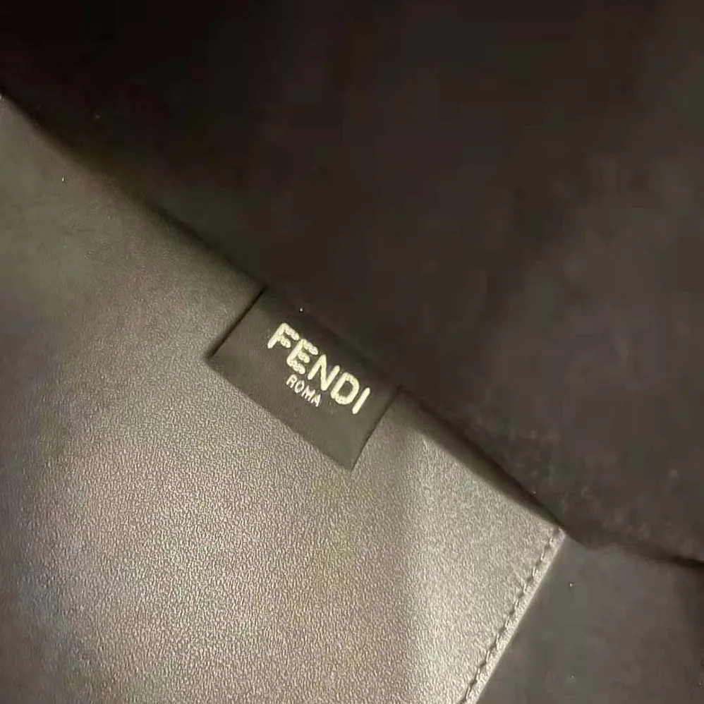 Fendi Sunshine Medium Leather Shopper for Women in Black Fendi Sunshine Medium Leather Shopper for Women in Black