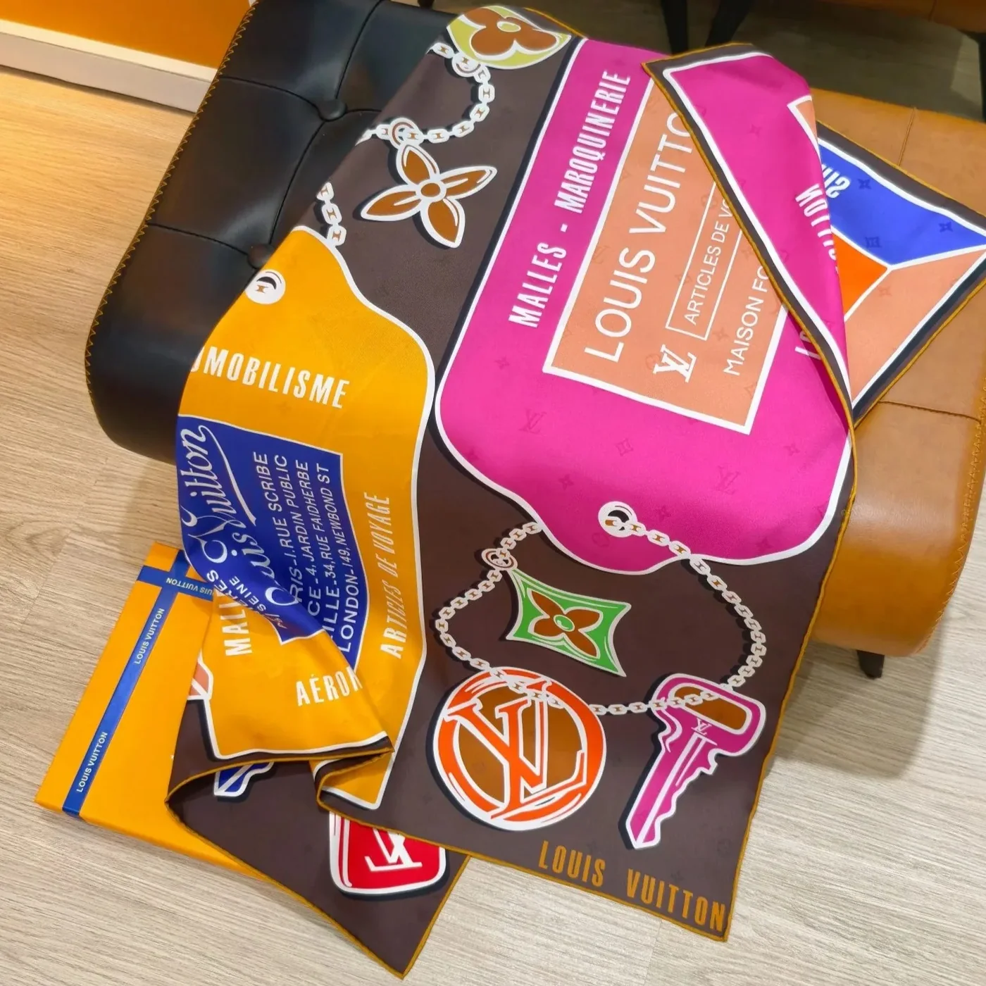 Louis Vuitton Tag And Go Square 90 Scarf Brown