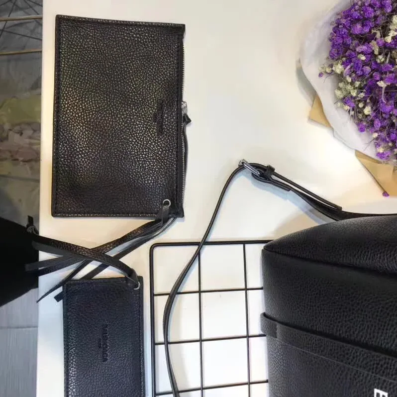 Balenciaga Everyday Tote M Calfskin with Handles in Black Balenciaga Everyday Tote M Calfskin with Handles in Black