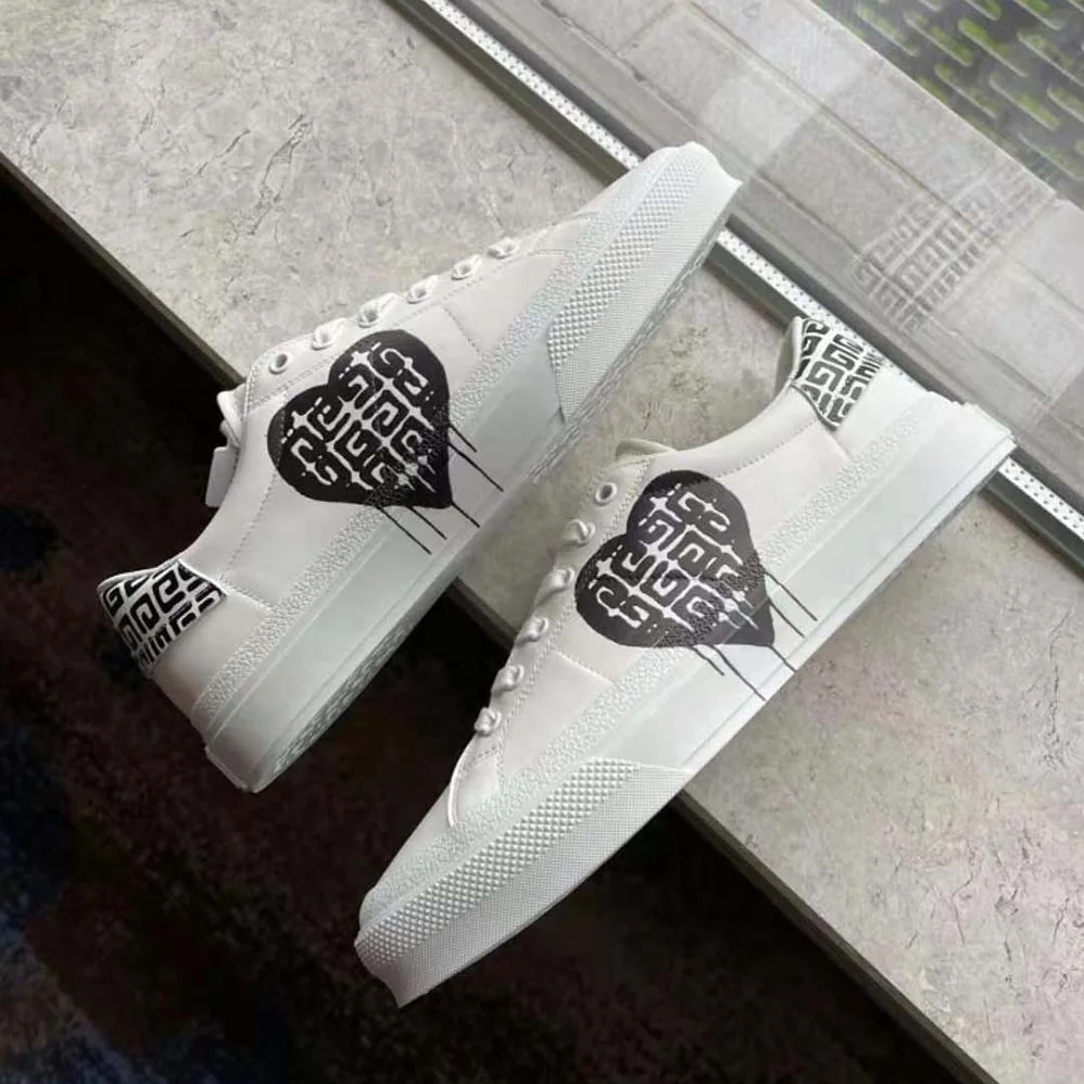 Givenchy Sneakers in Leather with Tag Effect 4G Print for Unisex in White