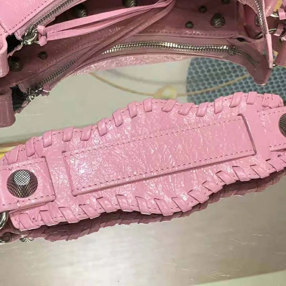 Balenciaga Le Cagole XS Shoulder Bag for Women in Pink Balenciaga Le Cagole XS Shoulder Bag for Women in Pink