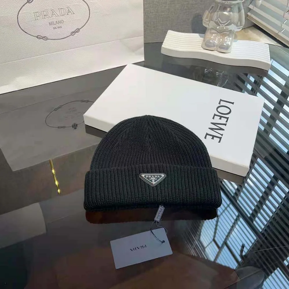 Prada Wool and Cashmere Beanie for Unisex in Black