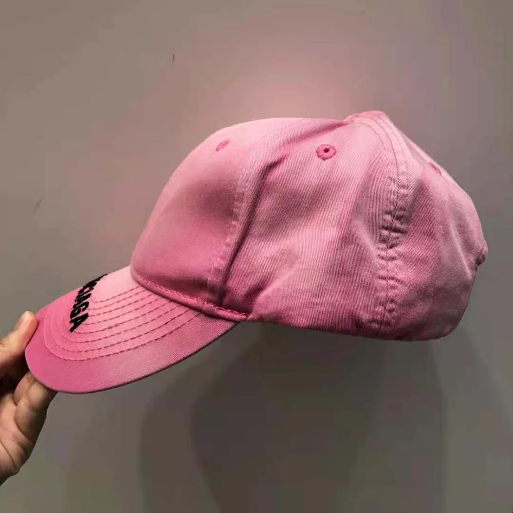 Balenciaga Cap in Fuchsia for Women in Black Embroidered Cotton Balenciaga Cap in Fuchsia for Women in Black Embroidered Cotton