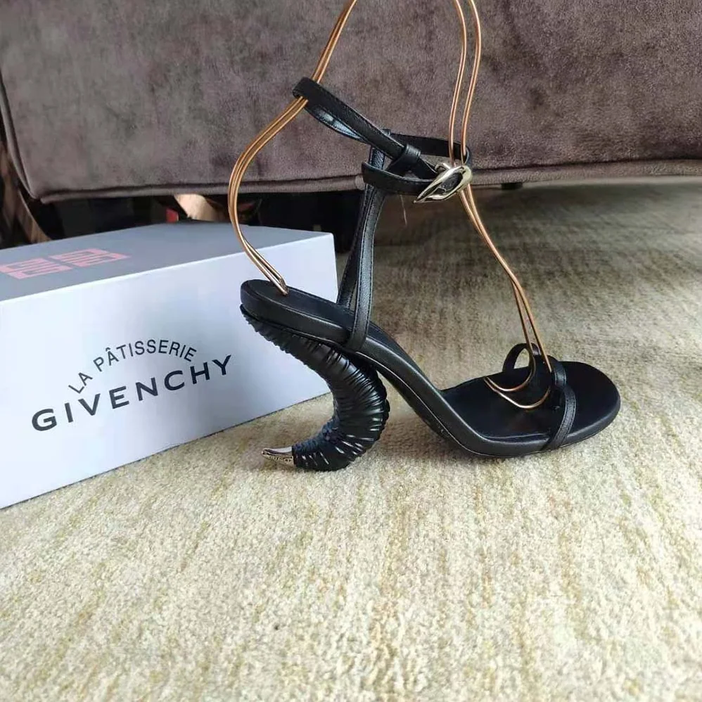 Givenchy Triple Toes Sandals in Leather with Horn Heel for Women in Black