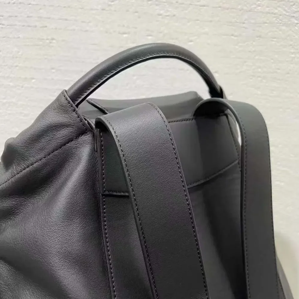 Loewe Flamenco Backpack in Shiny Supple Calfskin for Unisex in Black Loewe Flamenco Backpack in Shiny Supple Calfskin for Unisex in Black